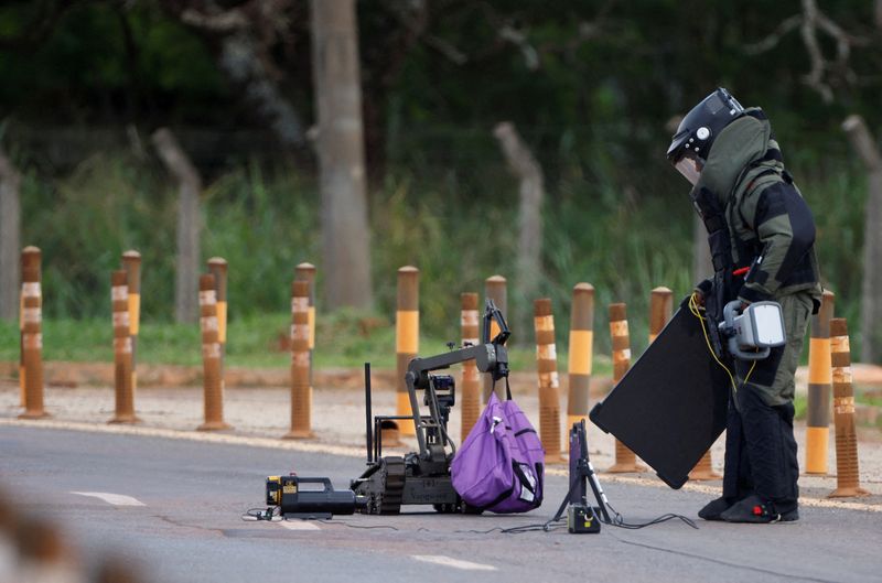Polícia realiza ação antibomba perto do aeroporto de Brasília após descoberta de suposto artefato explosivo