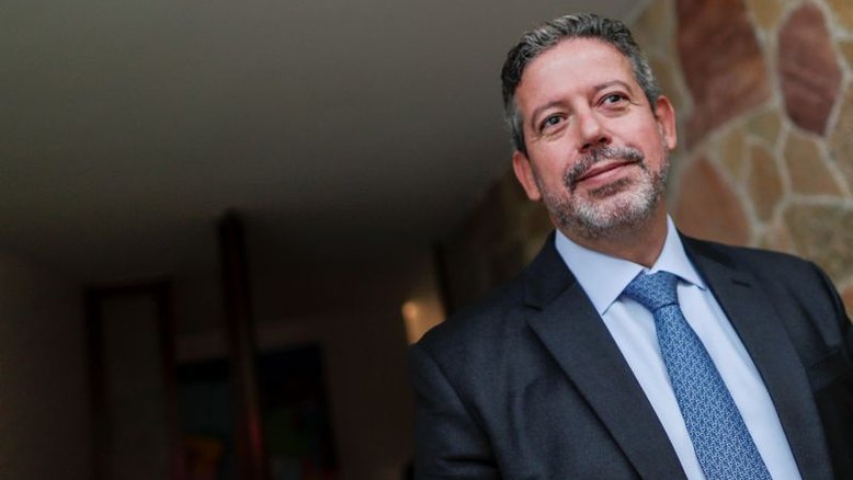 Municípios contratam empresa de aliados de Lira para aquisição de kit robótica
