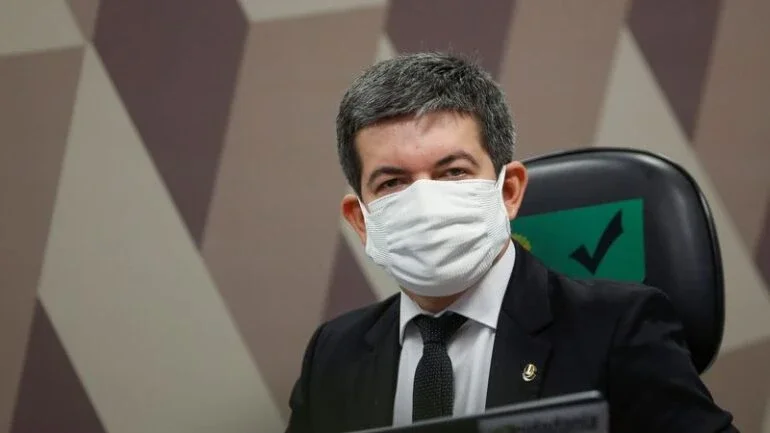 Randolfe diz já ter as assinaturas para CPI do MEC e quer ampliá-las