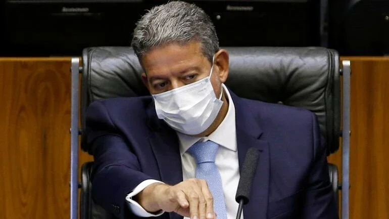 Câmara discute saída para piso de enfermagem e pode votar urgência para sustar aumentos da Aneel