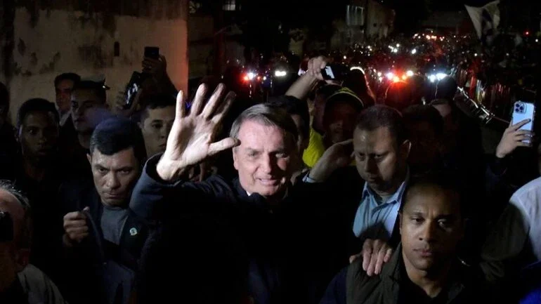 Bolsonaro diz que ouvirá Economia e pode vetar compensação a Estados por limite no ICMS