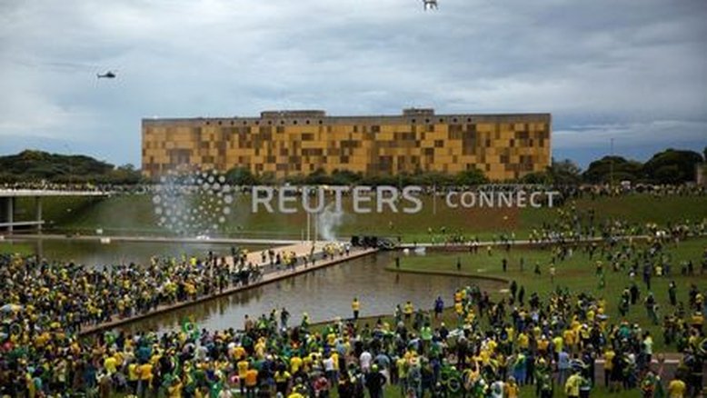 Lula se reúne com ministro da Defesa e comandantes militares na manhã desta 2ª