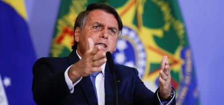 Médico de Bolsonaro diz que ex-presidente terá de passar por nova cirurgia ao retornar ao Brasil