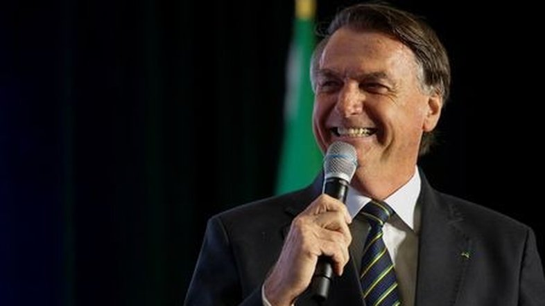 Bolsonaro diz que pretende voltar ao Brasil "nas próximas semanas"