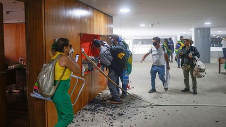 STF prorroga investigação sobre ataques de 8 de janeiro em Brasília