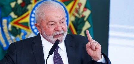 Lula diz que todas as decisões do governo passam por ele e são políticas
