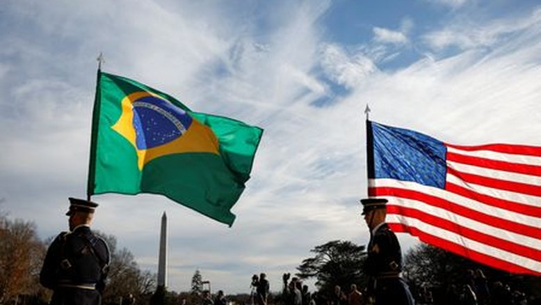 EUA reduzem fila e emitem mais de 1 milhão de vistos para brasileiros em 2023