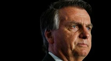 Bolsonaro volta e diz não querer liderar oposição a Lula