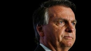Bolsonaro volta e diz não querer liderar oposição a Lula