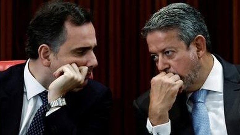 Pacheco e Lira conversam durante cerimônia no Tribunal Superior Eleitoral