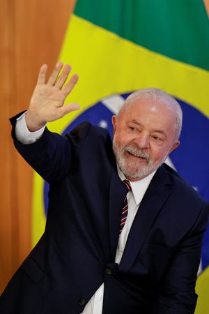 Lula chega aos 100 dias de governo com acenos à classe média