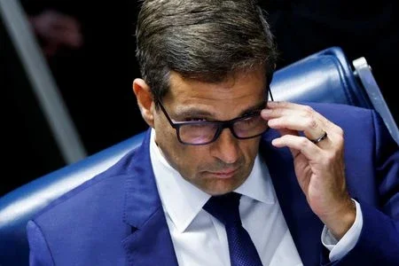 Campos Neto diz que arrecadação tem surpreendido para baixo, apesar de a economia crescer mais