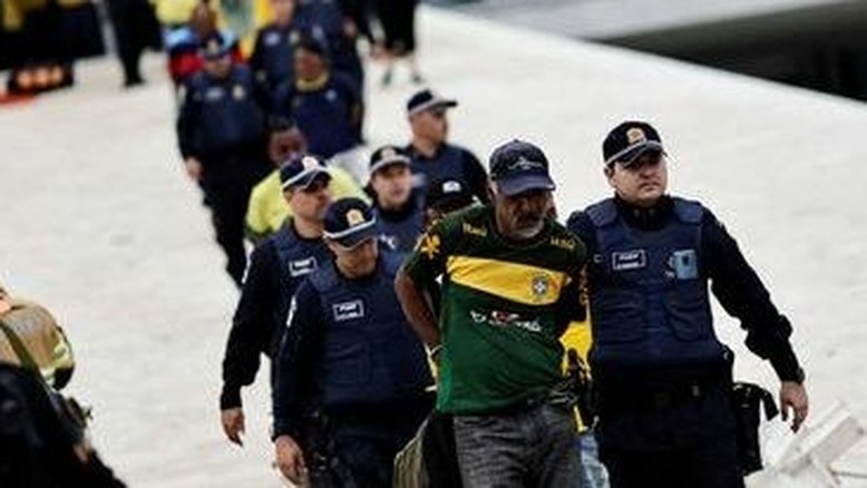 CPMI do 8/1 torna-se cada vez mais investigação da "arquitetura golpista", diz líder de Lula após mensagens de coronel