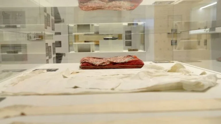 Museu exibe camisa usada por Napoleão no exílio e carta em inglês