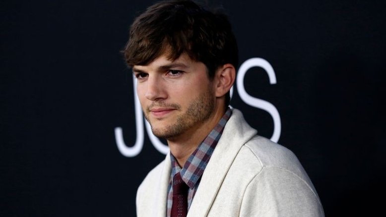 Ator Ashton Kutcher desistiu de voo espacial da Virgin Galactic por família