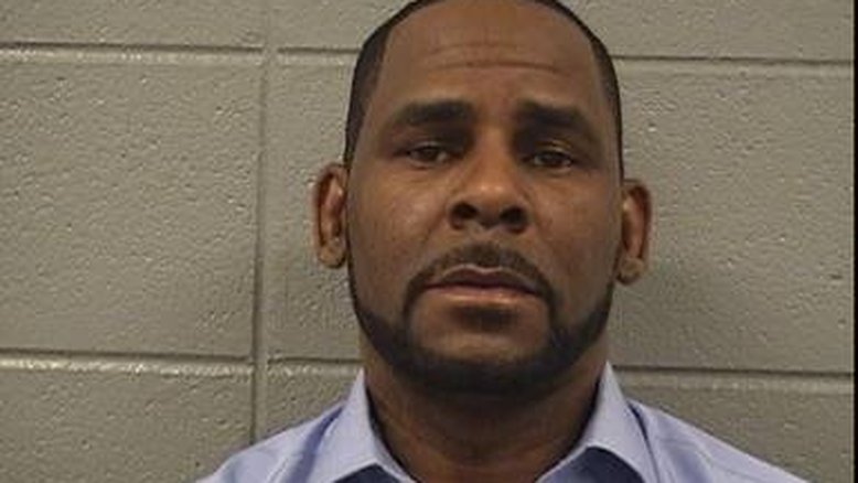 Acusadora de R. Kelly diz que cantor exigiu que ela fizesse sexo oral antes de teste