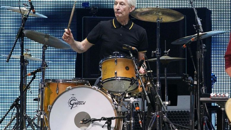 Charlie Watts, baterista dos Rolling Stones, morre aos 80 anos