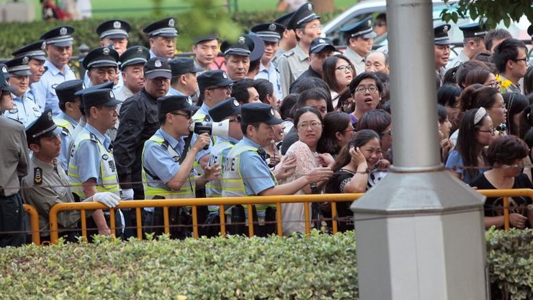 China reprime setor de entretenimento por "poluir" sociedade e juventude