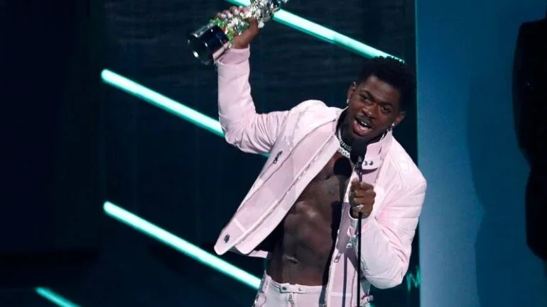 Lil Nas X fala sobre pressão em cima de artistas LGBTQIA+