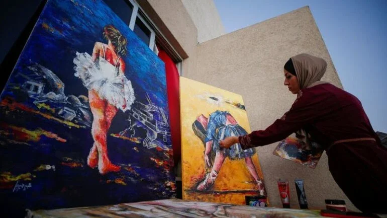 Artista de Gaza mistura beleza e dor em pinturas de bailarinas