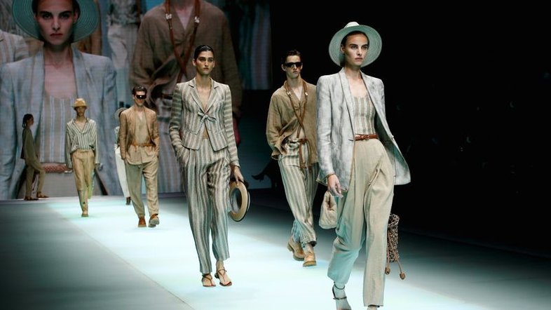 Emporio Armani comemora 40 anos com coleção de primavera suave e fluída