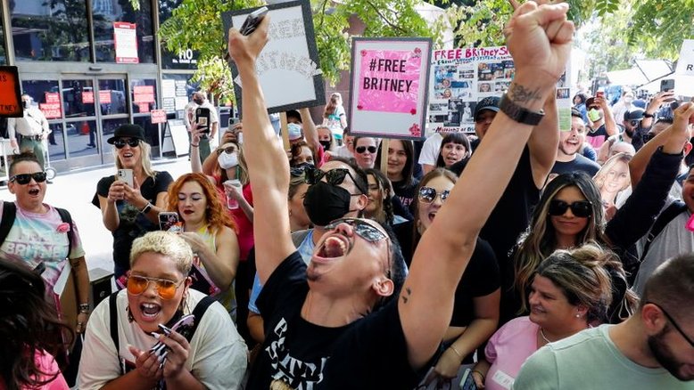 Justiça determina suspensão de tutela do pai de Britney Spears