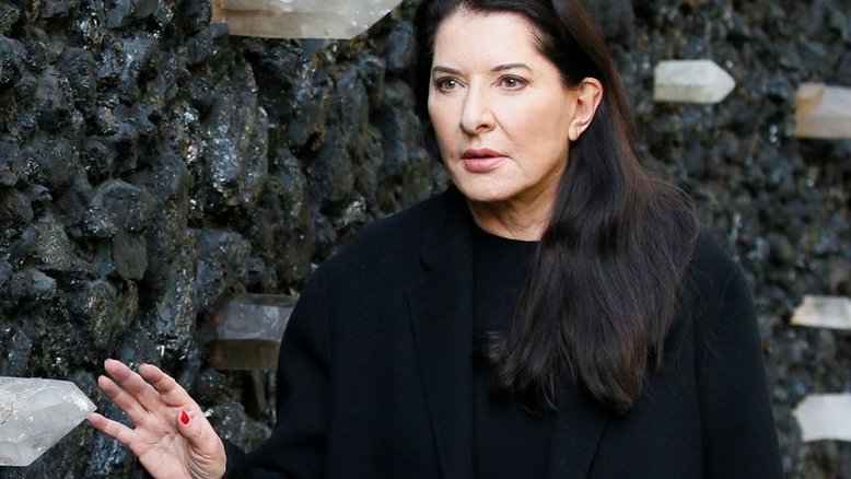 Obra da artista Marina Abramovic lembra judeus assassinados em Babyn Yar