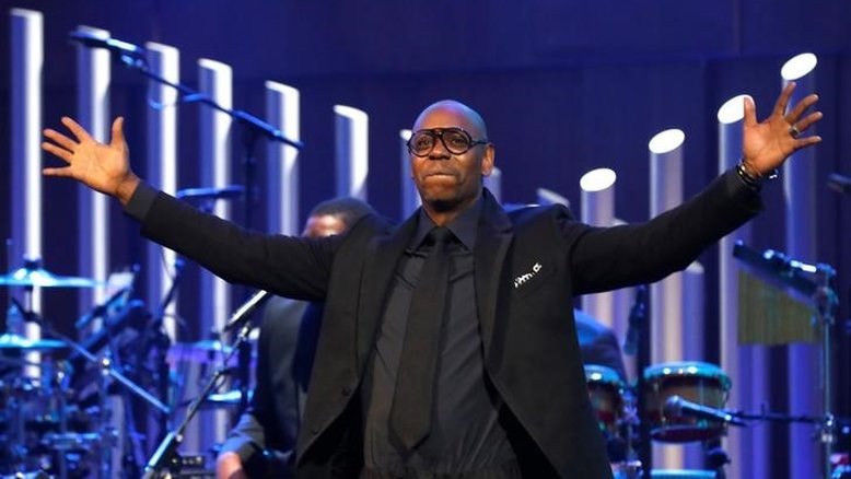 Funcionários da Netflix protestam contra comentários de Chappelle sobre transgêneros