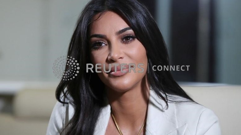 Kim Kardashian West faz parceria com marca de luxo Fendi