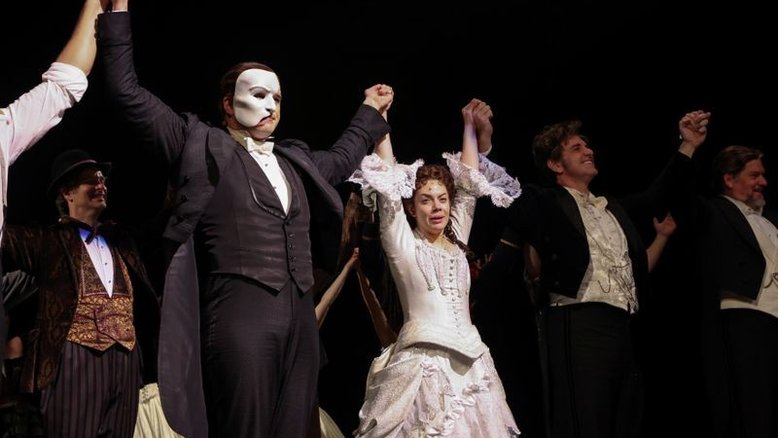 "O Fantasma da Ópera" volta com cautela a palco da Broadway