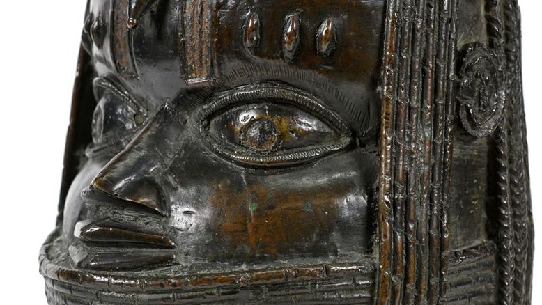 Universidade escocesa devolve Bronze do Benin saqueado à Nigéria