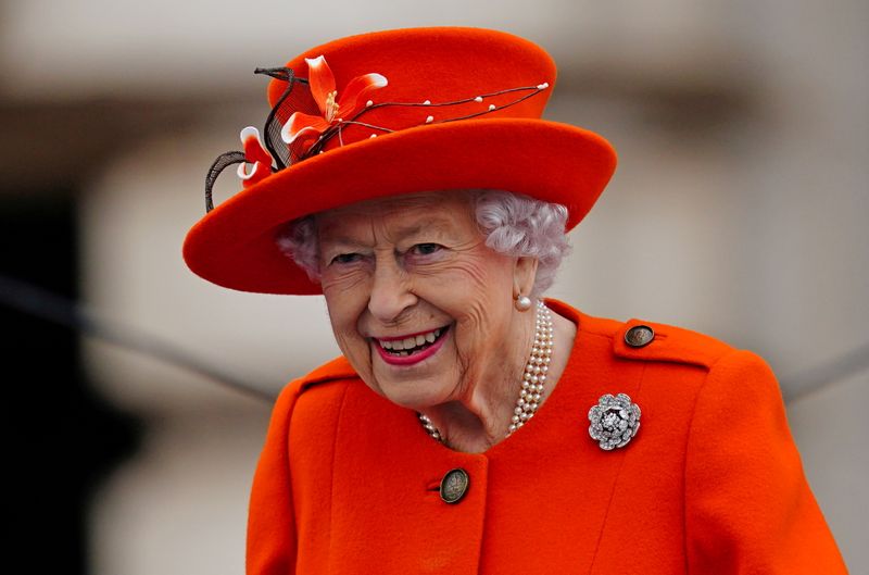 Rainha Elizabeth está em "muito boa forma", diz premiê britânico