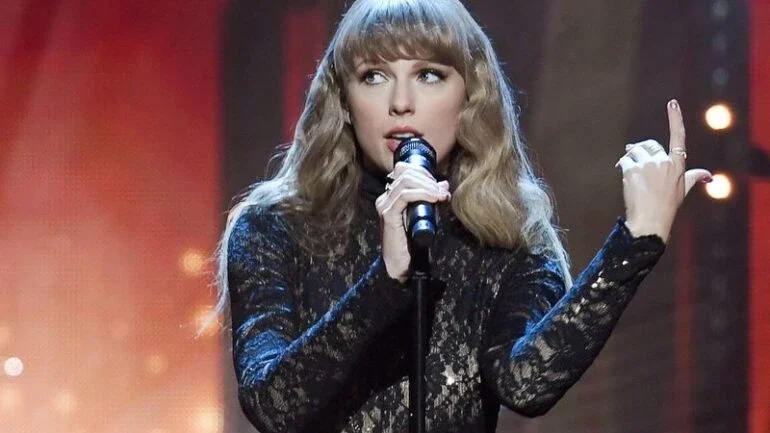 Taylor Swift e Obama roubam cena em cerimônia do Hall da Fama do Rock