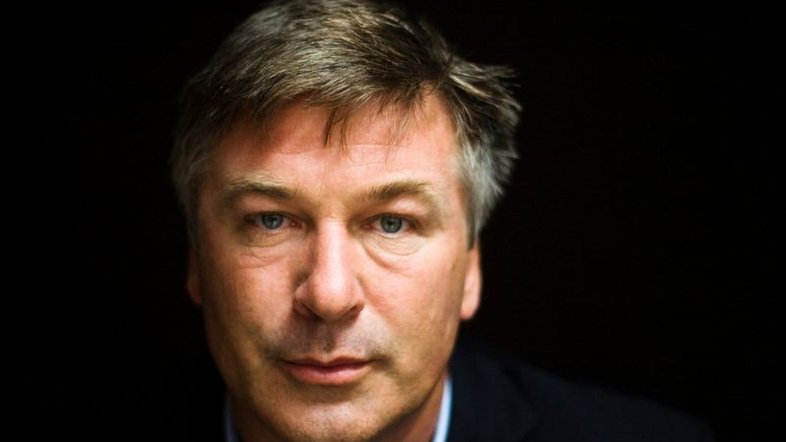 Alec Baldwin publica comentários de membro de equipe de "Rust" contestando set "caótico"