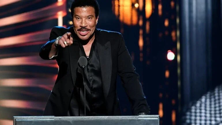 Cantor Lionel Richie assina acordo com a Universal Music Publishing
