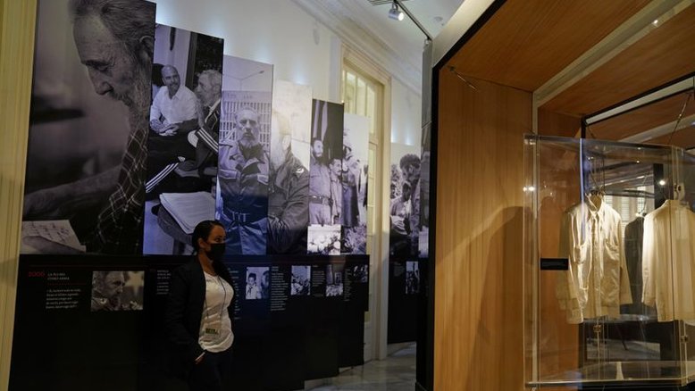 Botas, binóculos e jipe de Fidel Castro são exibidos em novo museu cubano