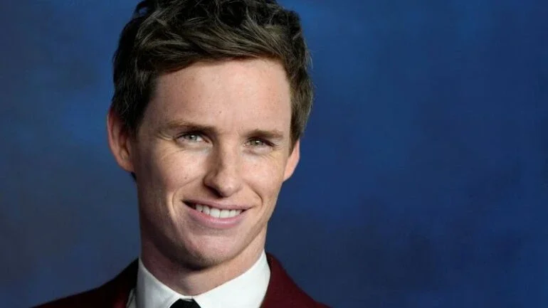 Eddie Redmayne estrela nova versão do musical "Cabaret"