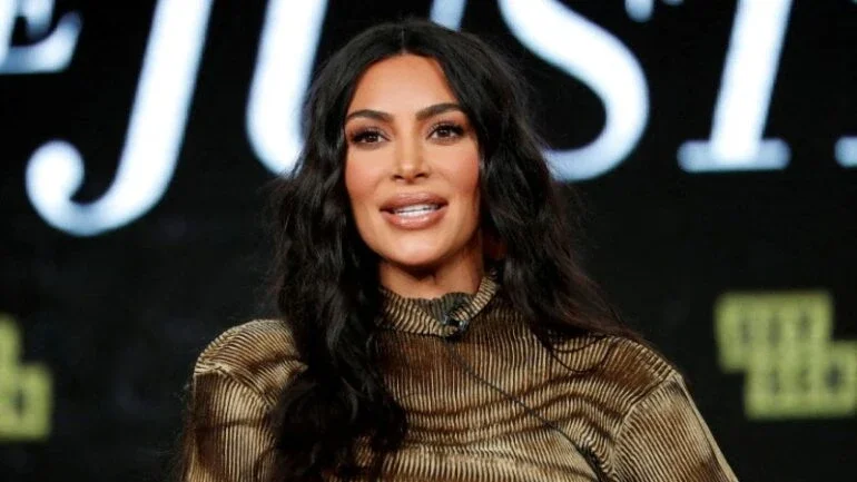Kim Kardashian passa em prova crucial para se tornar advogada