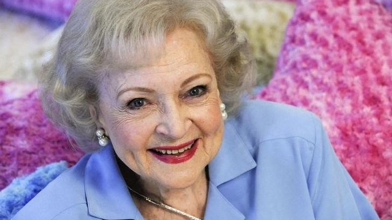 Atriz Betty White morre pouco antes de completar 100 anos