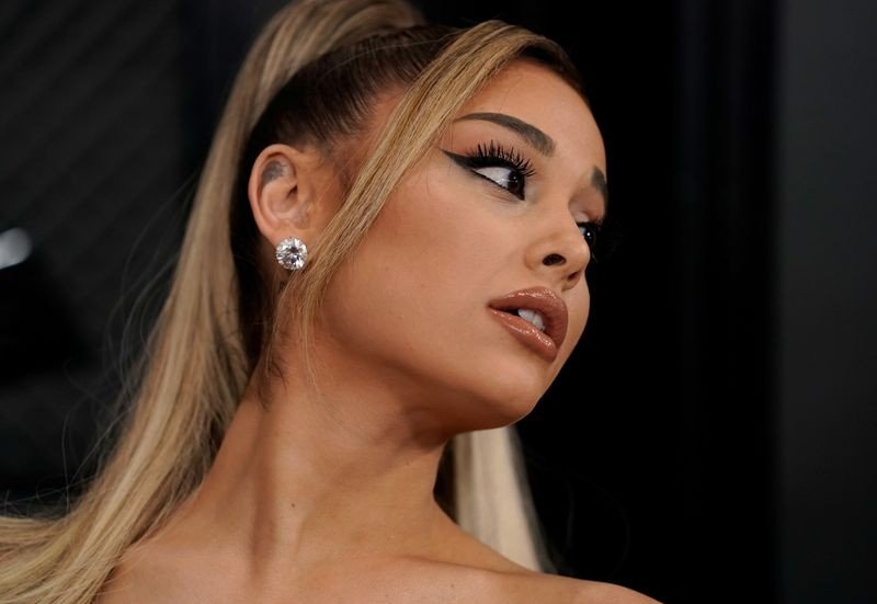 Ariana Grande se casa com Dalton Gomez em cerimônia restrita