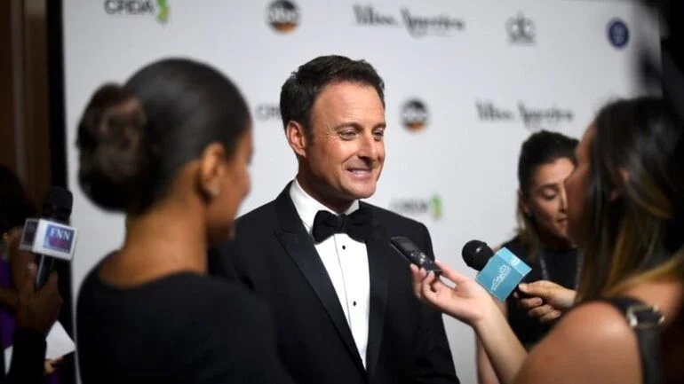 Apresentador Chris Harrison deixa franquia "Bachelor" após comentários racistas