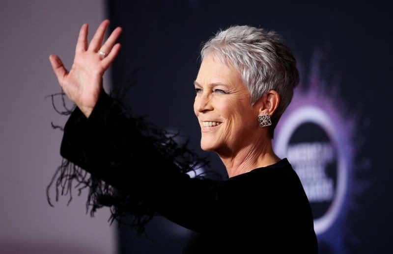 Festival de veneza vai homenagear jamie lee curtis com prêmio pelo conjunto da obra