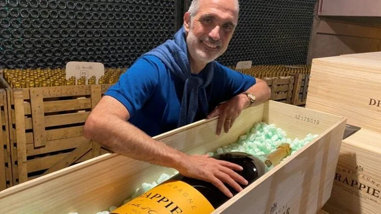 Fabricante de champanhe francês: não podemos deixar a Rússia jogar água na nossa marca