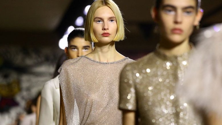 Dior brilha nas passarelas de Paris