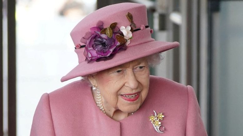 Rainha Elizabeth cancela reunião virtual por causa de sintomas leves de Covid