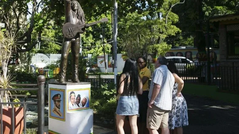 Parlamentar da Jamaica propõe que Bob Marley seja nomeado herói nacional
