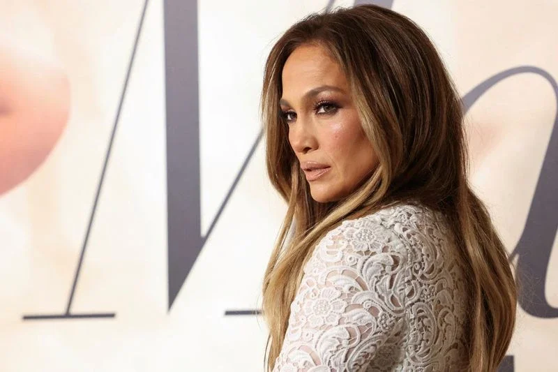 Jennifer Lopez é processada por postar próprias fotos, diz site