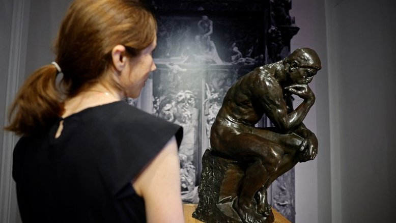 Escultura "O Pensador", de Rodin, é vendida por 10,7 milhões de euros em leilão em Paris
