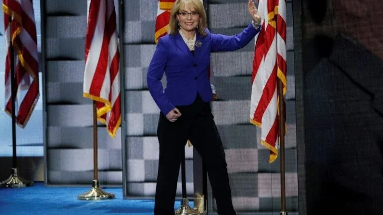 Sobrevivente de ataque, deputada dos EUA Gabby Giffords compartilha história em novo filme
