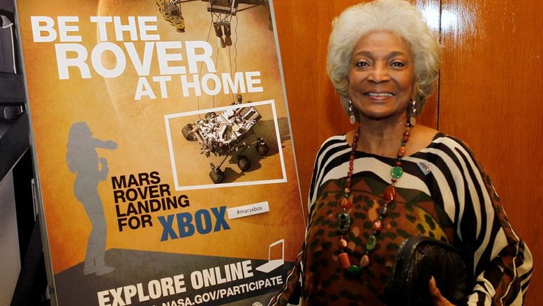 Atriz Nichelle Nichols, a Tenente Uhura de "Star Trek", morre aos 89 anos